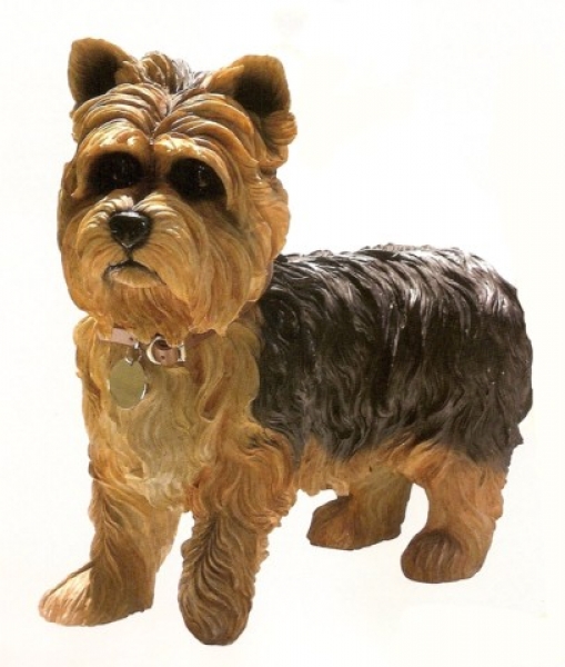 Hundefigur Yorkshire Terrier stehend mit Halsband